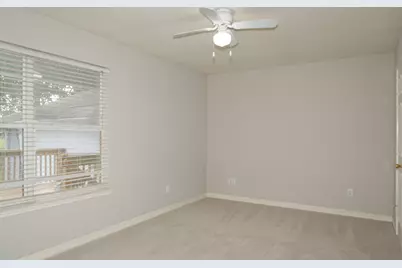 450 Biscayne Street, Giddings, TX 78942 - Photo 10