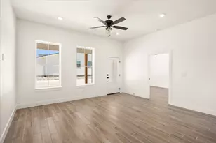 802 S Creek St, Fredericksburg, TX 78624 - Photo 6