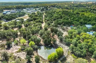 412 Woody Hollow Rd, Luling, TX 78648 - Photo 2