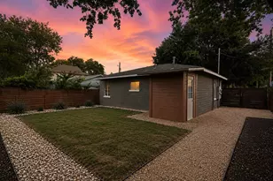 412 W Croslin St, Austin, TX 78752 - Photo 14