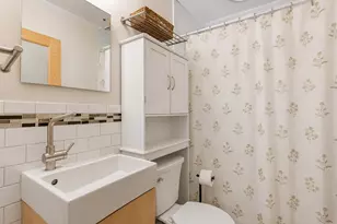 412 W Croslin St, Austin, TX 78752 - Photo 10