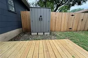 906 E 46th St, Austin, TX 78751 - Photo 12