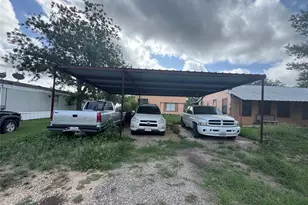 2109 Castro Ave, Hondo, TX 78861 - Photo 6