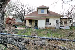 402 Trinity St, Lockhart, TX 78644 - Photo 8