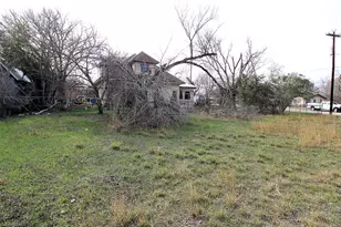 402 Trinity St, Lockhart, TX 78644 - Photo 10