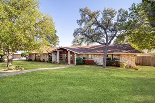 806 Country Club Rd, Georgetown, TX 78628 - Photo 2