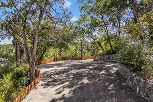 1302 Circle Ridge Dr, West Lake Hills, TX 78746 - Photo 16