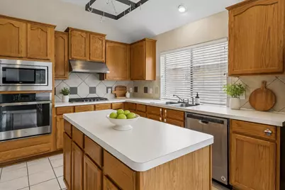 7206 W Magic Mountain Lane, Round Rock, TX 78681 - Photo 6