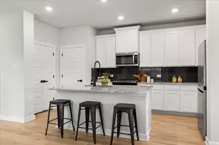 104 Hackberry Ln, Bastrop, TX 78602 - Photo 4