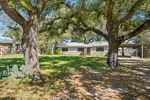 512 W Pecan Dr, Johnson City, TX 78636 - Photo 2