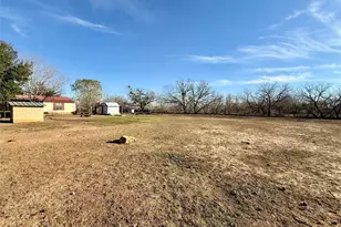 685 Fox Ln, Lockhart, TX 78644 - Photo 4