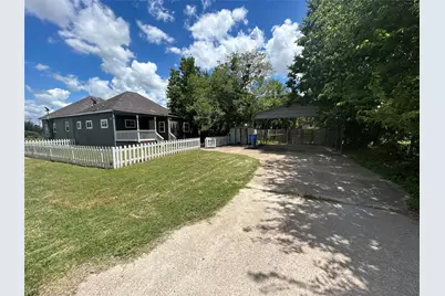 400 Symes Street #B, Taylor, TX 76574 - Photo 4