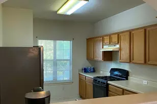 810 N Creek Blvd, Leander, TX 78641 - Photo 2