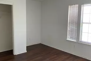 810 N Creek Blvd, Leander, TX 78641 - Photo 6