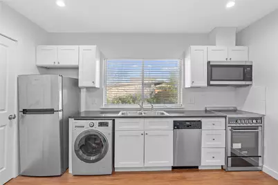 306 E 30 Th Street #109, Austin, TX 78705 - Photo 12