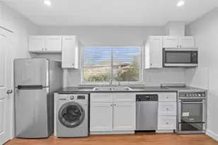 306 E 30 Th St, Austin, TX 78705 - Photo 12