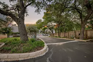 620 S 1st St, Austin, TX 78704 - Photo 22