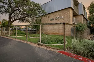 620 S 1st St, Austin, TX 78704 - Photo 18