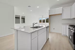 205 Hornet St, Elgin, TX 78621 - Photo 6