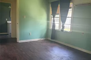 110 E Rio Grande St, Taylor, TX 76574 - Photo 14