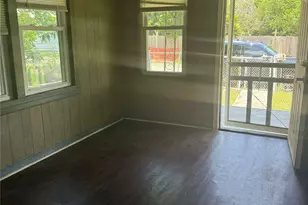 110 E Rio Grande St, Taylor, TX 76574 - Photo 2