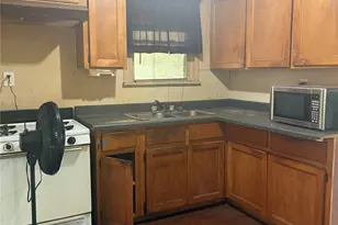 110 E Rio Grande St, Taylor, TX 76574 - Photo 16