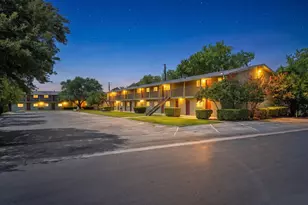 806 E 13th St, Georgetown, TX 78626 - Photo 2