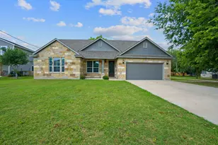 130 Koele Ct, Bastrop, TX 78602 - Photo 2