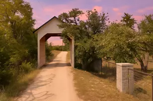 260 Corte Del Cedro Dr, Dripping Springs, TX 78620 - Photo 2