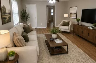 703 San Saba St, Lockhart, TX 78644 - Photo 4