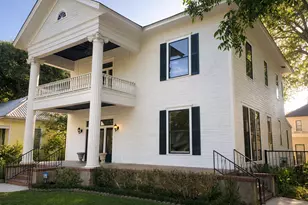 307 Burleson St, Smithville, TX 78957 - Photo 2