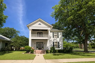 307 Burleson Street, Smithville, TX 78957 - Photo 2