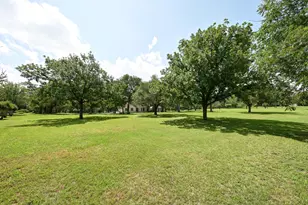 111 Trinity St, Cedar Creek, TX 78612 - Photo 30