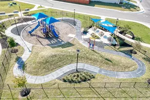 303 Abbey Ln, Lockhart, TX 78644 - Photo 10