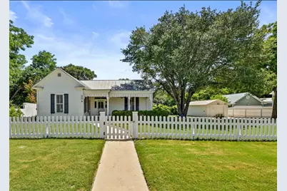 410 E Schubert Street, Fredericksburg, TX 78624 - Photo 1