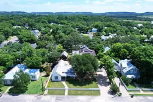 410 E Schubert St, Fredericksburg, TX 78624 - Photo 18