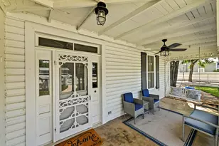 410 E Schubert St, Fredericksburg, TX 78624 - Photo 2