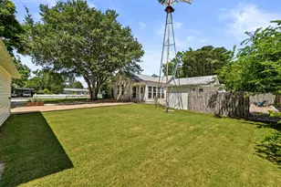 410 E Schubert St, Fredericksburg, TX 78624 - Photo 16