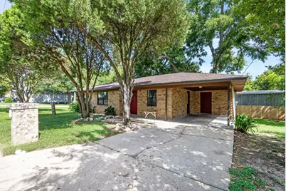 1201 E Alamo Street, Brenham, TX 77833 - Photo 2