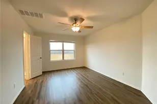 529 Greatest Gift Wy, Jarrell, TX 76537 - Photo 16