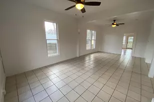 303 Taylor St, Hutto, TX 78634 - Photo 4