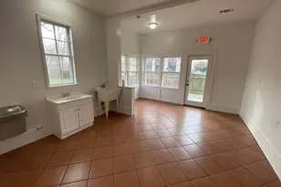 303 Taylor St, Hutto, TX 78634 - Photo 10