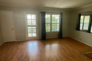 910 Duncan Ln, Austin, TX 78705 - Photo 8