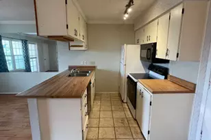 910 Duncan Ln, Austin, TX 78705 - Photo 2