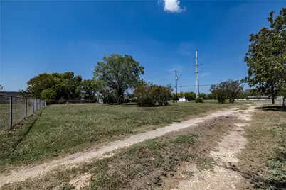300 Blackjack Street, Lockhart, TX 78644 - Photo 6
