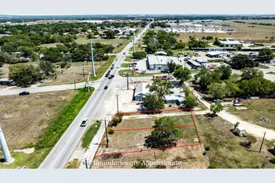 300 Blackjack Street, Lockhart, TX 78644 - Photo 4