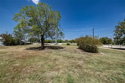 300 Blackjack Street, Lockhart, TX 78644 - Photo 10