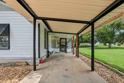 755 E Bellville Street, Giddings, TX 78942 - Photo 8