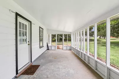 755 E Bellville Street, Giddings, TX 78942 - Photo 2