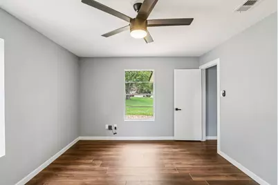 755 E Bellville Street, Giddings, TX 78942 - Photo 18